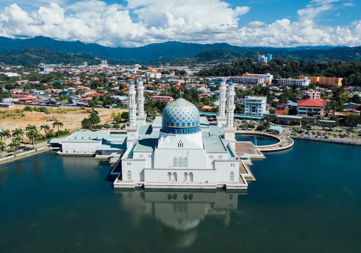 Discover the stunning Kota Kinabalu City Mosque, often called the Floating Mosque. Set on a serene lagoon in Kota Kinabalu, this beautiful mosque features elegant Islamic architecture and a peaceful atmosphere. It’s one of the city’s most iconic landmarks, especially at sunset when the reflection creates a breathtaking view. A must-visit for Muslim travelers seeking culture, spirituality, and scenic beauty in Borneo.