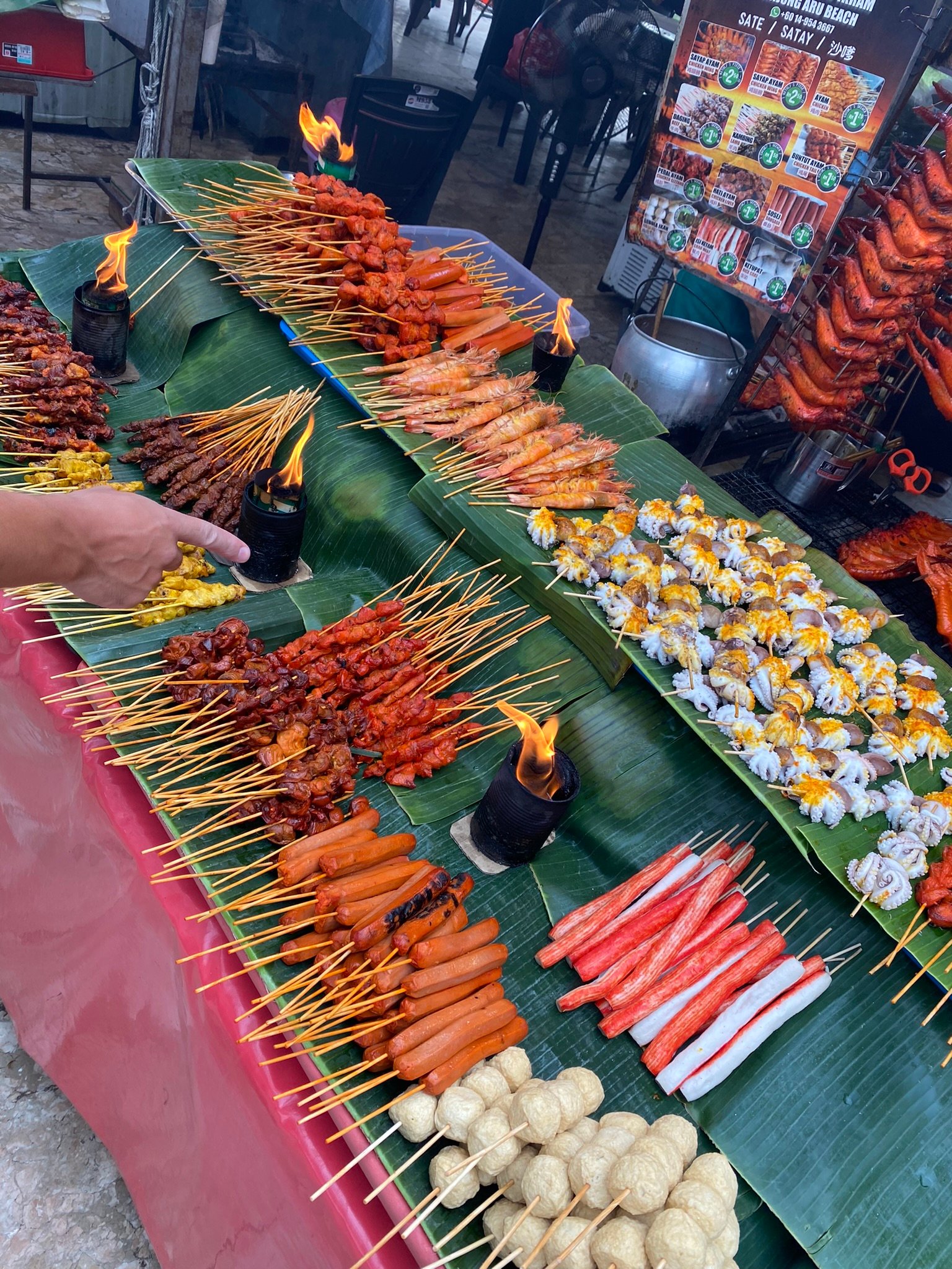 Discover the rich flavors of Borneo with a variety of delicious and Muslim-friendly food options. From fresh seafood in Kota Kinabalu to local street food in Sandakan, you’ll find plenty of halal dishes to enjoy. Try grilled fish, nasi lemak, satay, and traditional Malay cuisine, all widely available across Sabah. With diverse culinary influences and easy access to halal food, Borneo is a great destination for Muslim travelers seeking authentic tastes and comfort.