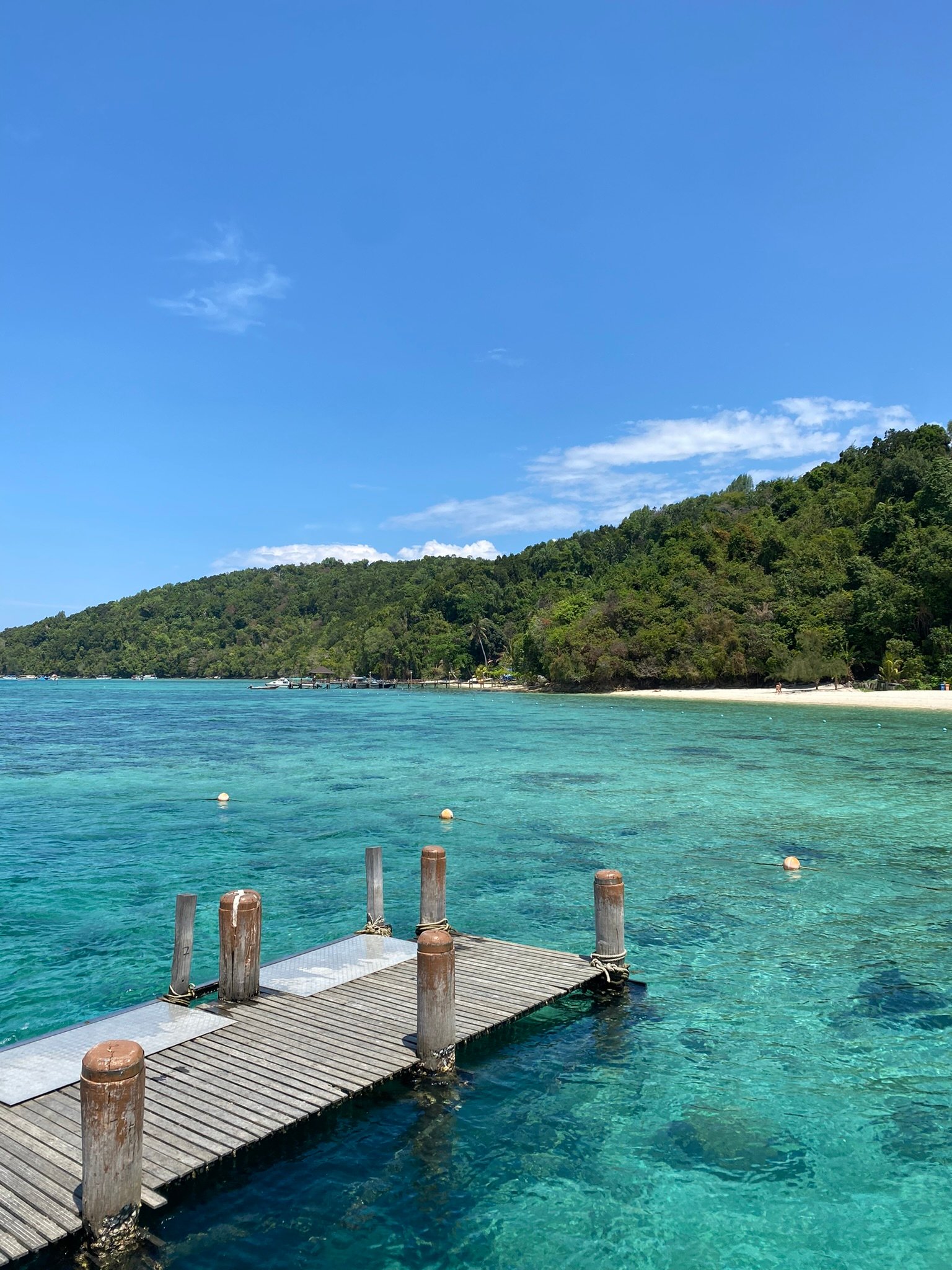 Explore the stunning Tunku Abdul Rahman Marine Park, a collection of tropical islands just off the coast of Kota Kinabalu. Known for crystal-clear waters, white sandy beaches, and vibrant coral reefs, this marine park is perfect for snorkeling, diving, and relaxing island escapes. Popular islands like Gaya, Manukan, and Sapi offer easy access and Muslim-friendly facilities, including halal food options and prayer spaces. Ideal for a day trip or short getaway, Tunku Marine Park combines natural beauty with convenience for every traveler.