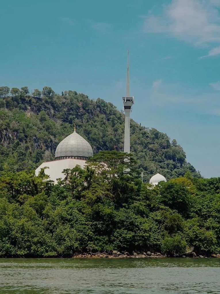Visit the peaceful Masjid Daerah Sandakan, one of the main mosques in Sandakan. Known for its elegant design and calm surroundings, this mosque serves as an important place of worship for the local Muslim community. Conveniently located in the city, it offers a welcoming stop for travelers seeking a quiet moment of prayer during their journey through Borneo.