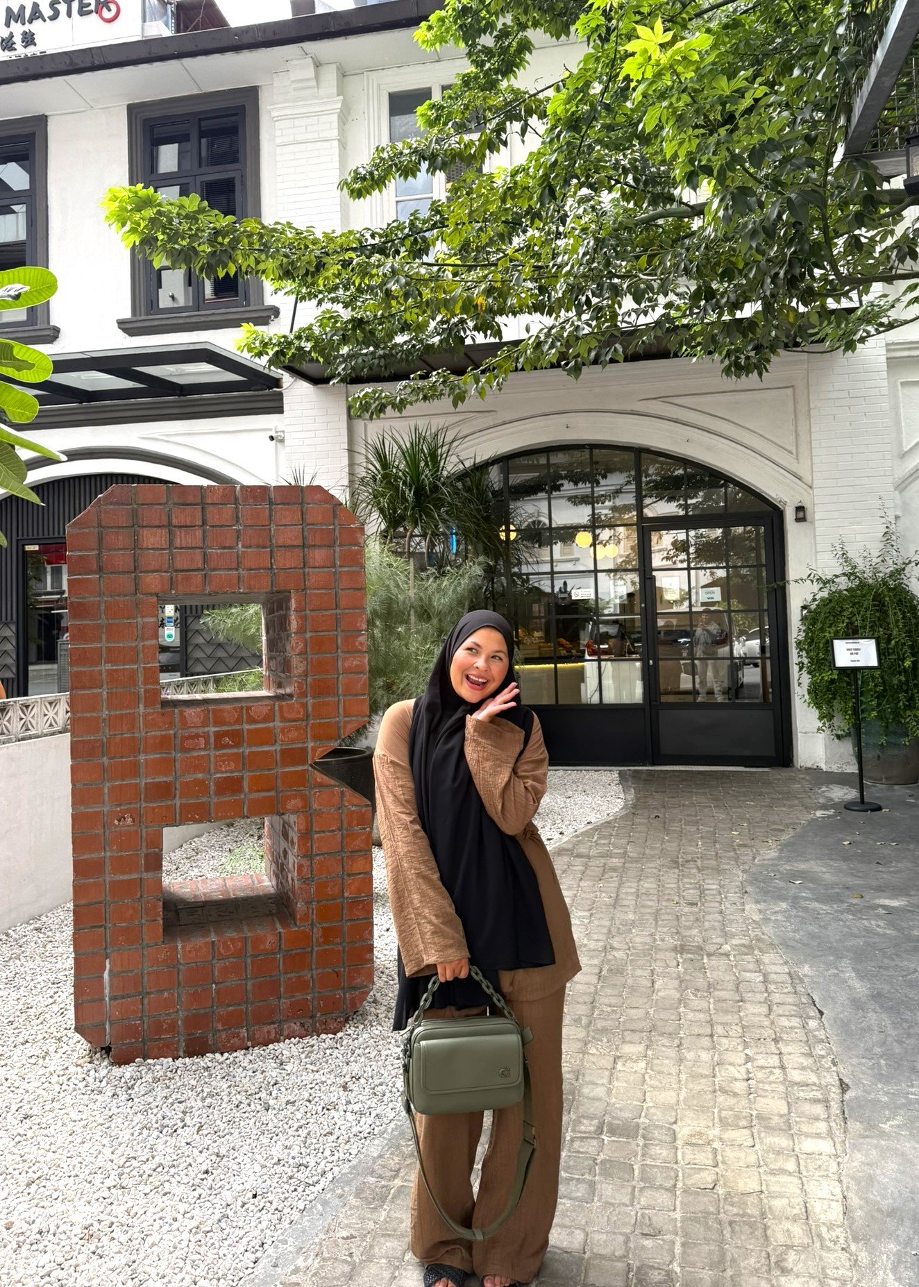 Kuala Lumpur is a halal food paradise, offering thousands of certified halal restaurants, cafés and street food stalls across the city. Muslim travellers can enjoy everything from traditional Malaysian favourites like nasi lemak and satay to Middle Eastern grills, Western dishes and Asian fusion dining. Popular halal hotspots include Bukit Bintang, KLCC, Kampung Baru and Jalan Masjid India, where travellers can eat confidently and affordably. With clear halal signage and prayer spaces nearby, Kuala Lumpur makes exploring local cuisine easy, exciting and completely Muslim-friendly.