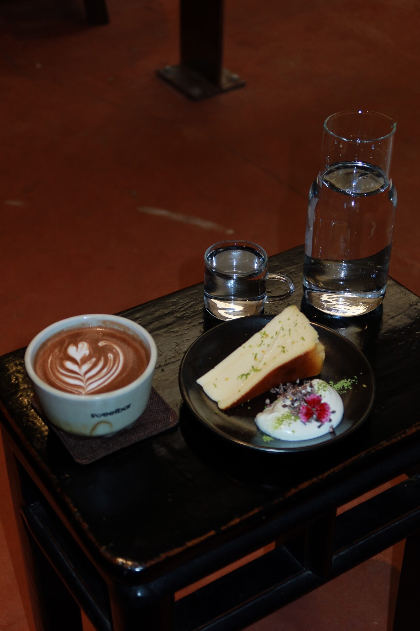 Penang offers a diverse restaurant scene with plenty of halal and Muslim-friendly options across the island. In George Town, you’ll find famous nasi kandar spots, Malay restaurants, Middle Eastern cuisine, and modern cafés. Seafood restaurants are popular along the coast, while shopping areas near Gurney Drive feature casual dining and upscale eateries. Whether you’re looking for local Malaysian dishes or international cuisine, Penang has restaurants to suit every taste.