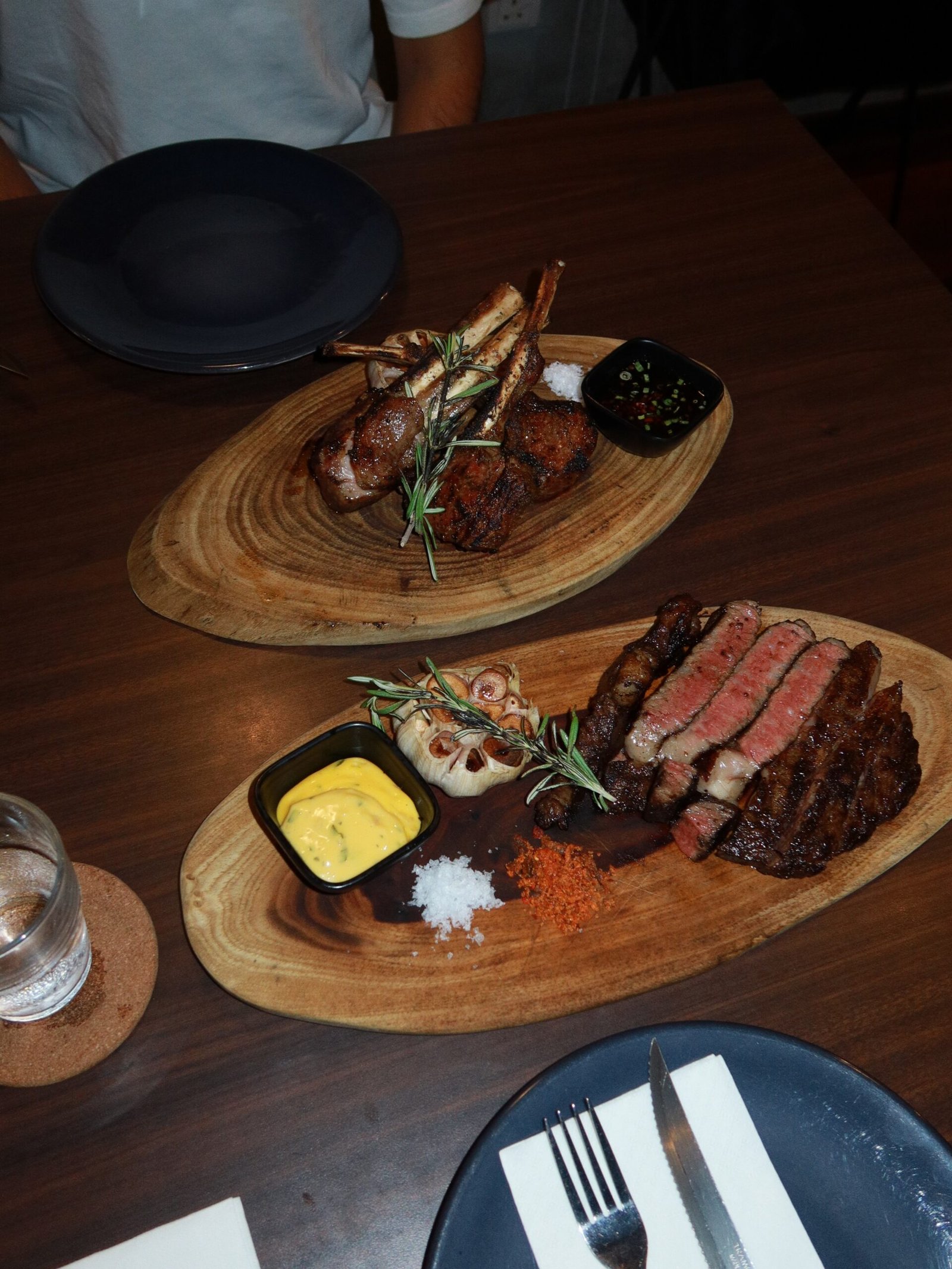 Penang offers a diverse restaurant scene with plenty of halal and Muslim-friendly options across the island. In George Town, you’ll find famous nasi kandar spots, Malay restaurants, Middle Eastern cuisine, and modern cafés. Seafood restaurants are popular along the coast, while shopping areas near Gurney Drive feature casual dining and upscale eateries. Whether you’re looking for local Malaysian dishes or international cuisine, Penang has restaurants to suit every taste.