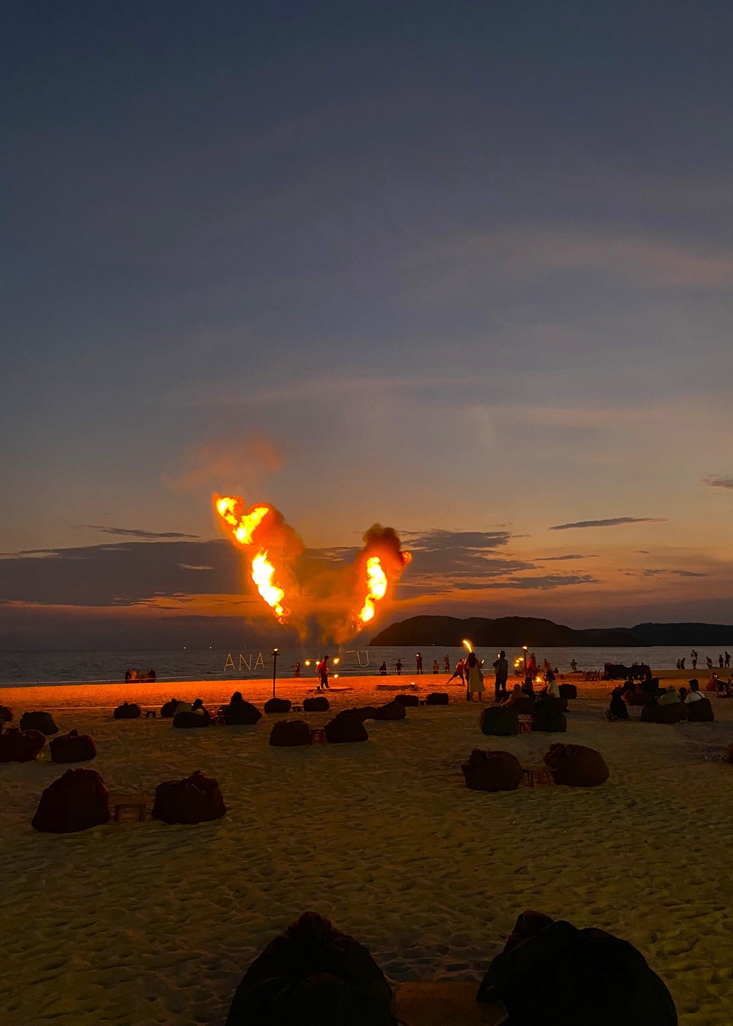 Langkawi’s beaches offer a relaxed and Muslim-friendly atmosphere, with clean shores, family-friendly vibes, and halal food options nearby. Popular beaches like Pantai Cenang and Tanjung Rhu are perfect for a peaceful halal-friendly beach getaway.
