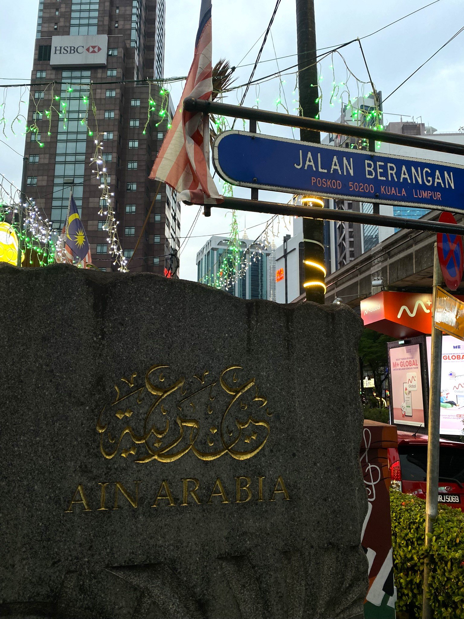 Bukit Bintang is Kuala Lumpur’s most vibrant shopping and entertainment district, filled with modern malls, trendy cafés and busy streets perfect for day and night exploring. Muslim travellers will find halal food options throughout the area, especially in Lot 10, Pavilion and Jalan Alor’s halal stalls. The neighborhood is well-connected by MRT, Monorail and GoKL buses, making it easy to reach from anywhere in the city. With street performances, night markets and family-friendly attractions, Bukit Bintang is a lively stop for travellers looking to experience KL’s energy.
