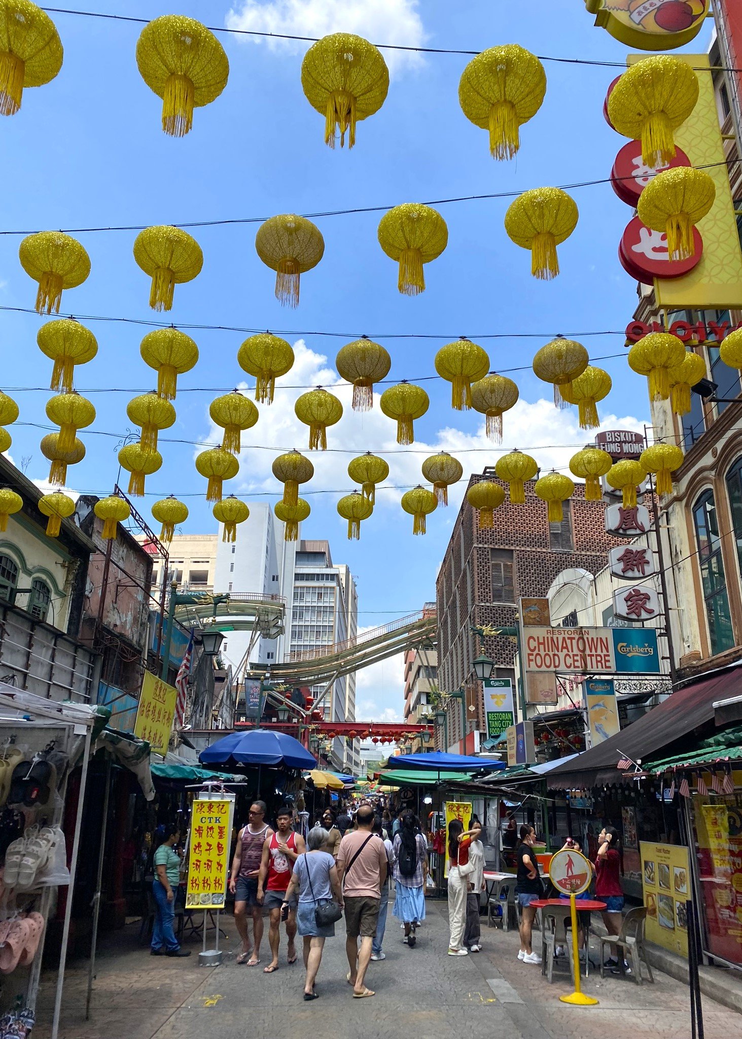Chinatown Kuala Lumpur is a lively historic neighbourhood known for its colourful shops, market stalls and heritage buildings around Petaling Street. Muslim travellers can wander through the vibrant alleys, shop for souvenirs and explore hidden cafes and street art. While many food stalls aren’t halal, nearby areas offer halal options including Masjid India and Central Market food courts. Chinatown is easy to reach by MRT and LRT, making it a fun cultural stop for anyone visiting Kuala Lumpur.