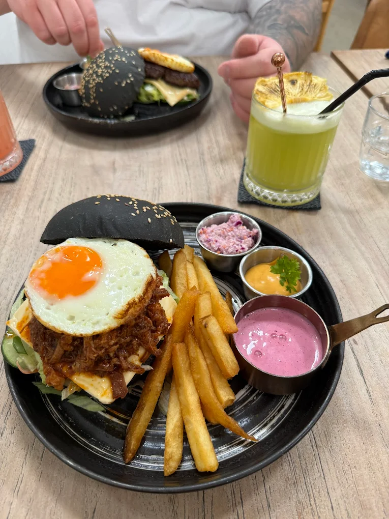 Langkawi offers plenty of great breakfast spots, from local kopitiams to beachfront cafés. Start your day with freshly made roti canai, nasi lemak, or a traditional Malaysian teh tarik at small local eateries. In popular areas like Pantai Cenang and Pantai Tengah, you’ll also find modern cafés serving smoothie bowls, eggs, and specialty coffee. Whether you prefer a local halal breakfast or a Western-style brunch, Langkawi has options for every traveler.