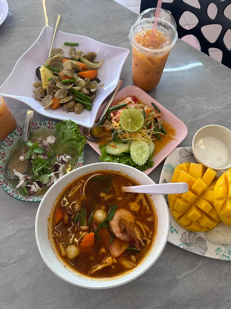 Western dinner options in Langkawi are available all around the island — not just near the beaches. In Kuah you’ll find casual restaurants and hotel dining venues serving steaks, pasta, burgers, and seafood. Around Telaga Harbour Marina, several upscale spots offer sunset views with Mediterranean and European-inspired menus. From cozy cafés in inland villages to marina-front restaurants and resort dining, Langkawi provides diverse Western cuisine options across the entire island, suitable for families, couples, and halal-conscious travelers.