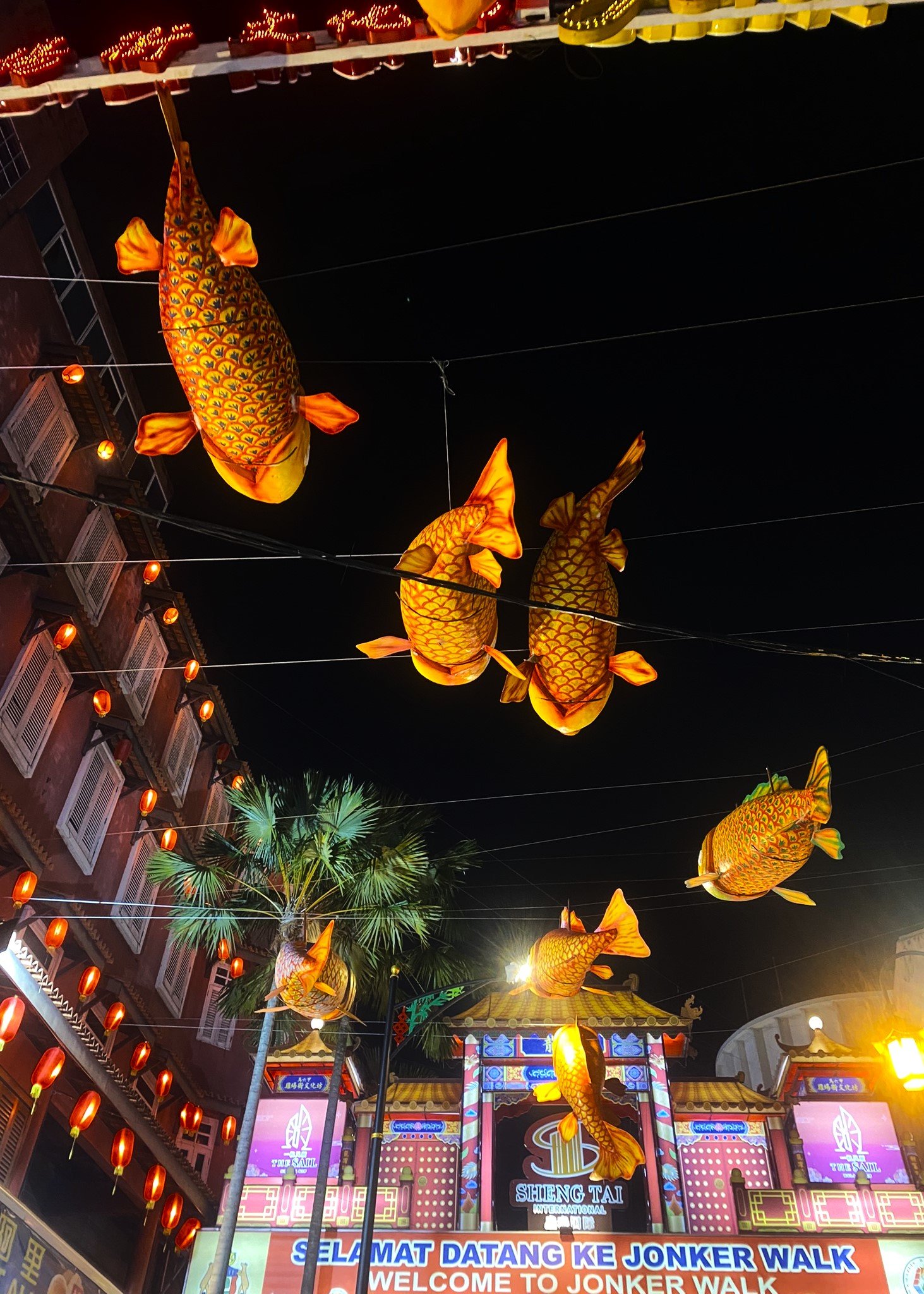 Jonker Street is one of Melaka’s most vibrant areas, famous for its heritage shophouses, night market, and local culture. Visitors can enjoy shopping, street food, and traditional snacks, with plenty of halal food options nearby. Located within the UNESCO Heritage zone, Jonker Street is an easy and Muslim-friendly stop when exploring Melaka.