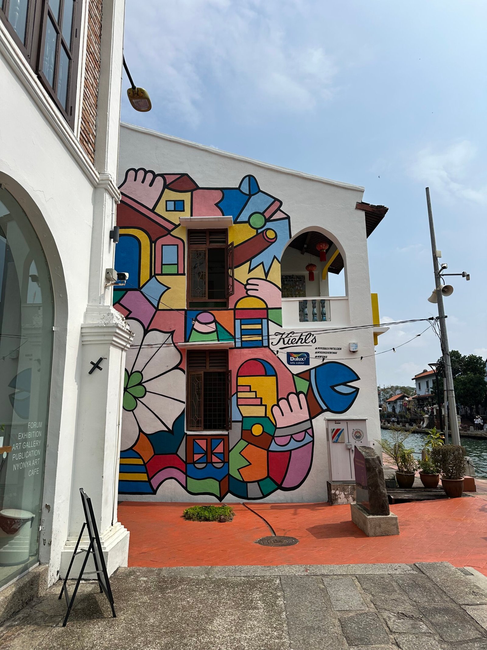 Malacca (Melaka) is a Muslim-friendly city break in Malaysia, offering abundant halal food, mosques, and walkable heritage attractions. As a historic trading hub, the city blends Islamic heritage with Malay culture, making it ideal for Muslim travelers. Enjoy a wide range of halal-certified restaurants serving Malay, Nyonya, and Middle Eastern cuisine, especially around Jonker Street. Visit the beautiful Malacca Straits Mosque for sunset prayers overlooking the sea, and explore the historic center near Dutch Square. With easy access to prayer facilities, modest-friendly accommodations, and rich Islamic culture, Malacca is a perfect halal travel destination in Malaysia.