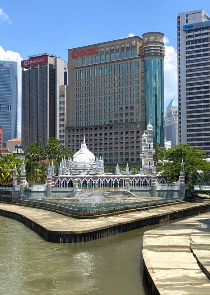 Masjid Jamek Sultan Abdul Samad is one of the oldest and most beautiful mosques in Kuala Lumpur, located where the Klang and Gombak rivers meet. Known for its striking Mughal-style domes and minarets, the mosque offers a peaceful escape from the busy city. Muslim travellers can pray, join guided visits, and learn about the early history of Islam in Malaysia. Masjid Jamek is directly connected to an LRT station and close to Merdeka Square and River of Life, making it an easy and essential stop for anyone exploring Kuala Lumpur.