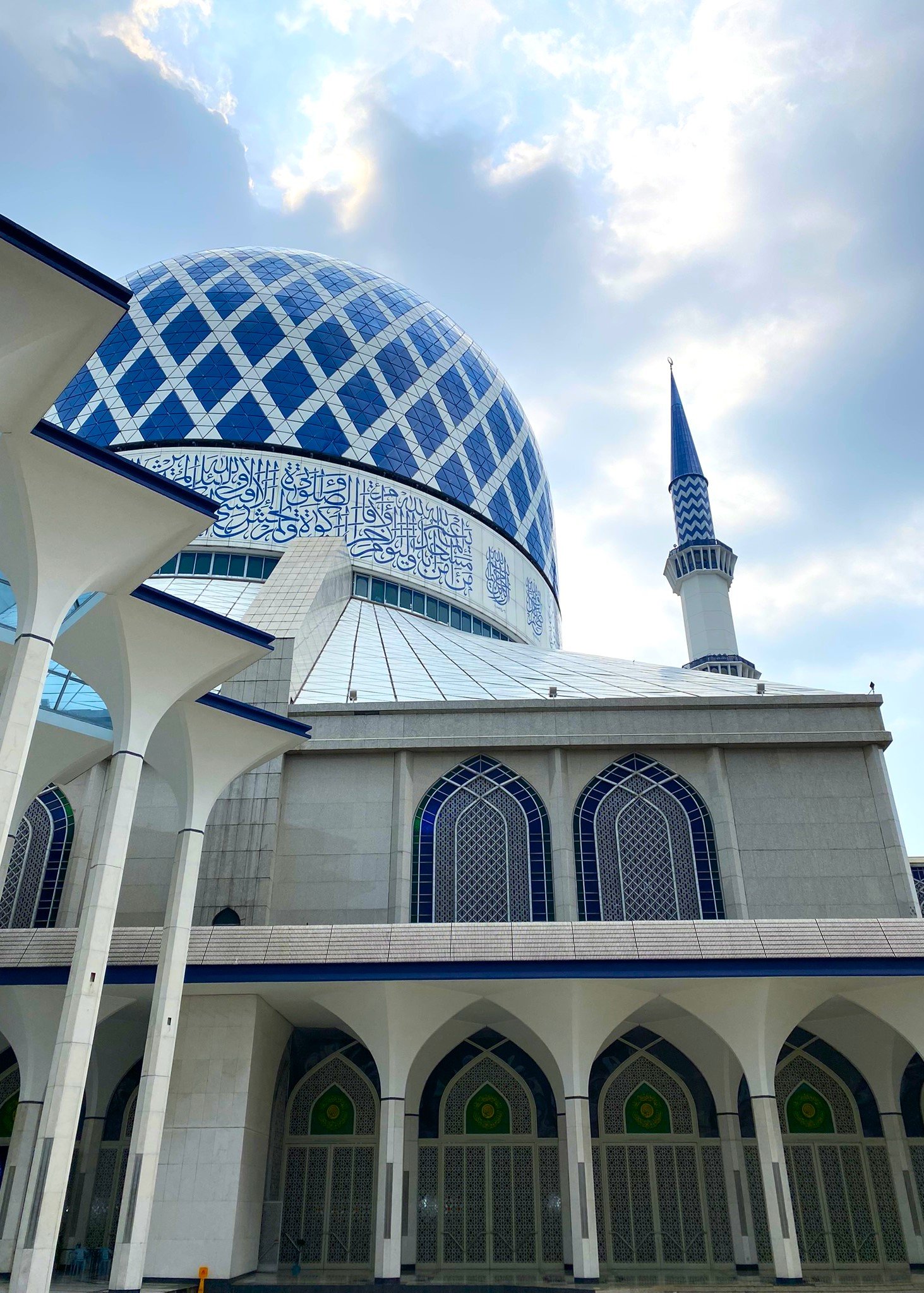 Masjid Sultan Salahuddin Abdul Aziz Shah, also known as the Blue Mosque, is one of Malaysia’s most iconic Islamic landmarks, famous for its massive blue dome and towering minarets. Located in Shah Alam, the mosque offers a peaceful atmosphere for worship and reflection, complete with beautiful calligraphy, spacious prayer halls and landscaped gardens. Muslim travellers can join guided visits, learn about Islamic architecture and enjoy the scenic surroundings of the nearby lake and park. Easily reached from Kuala Lumpur by train, bus or Grab, the Blue Mosque is a must-visit for culture and photography lovers.