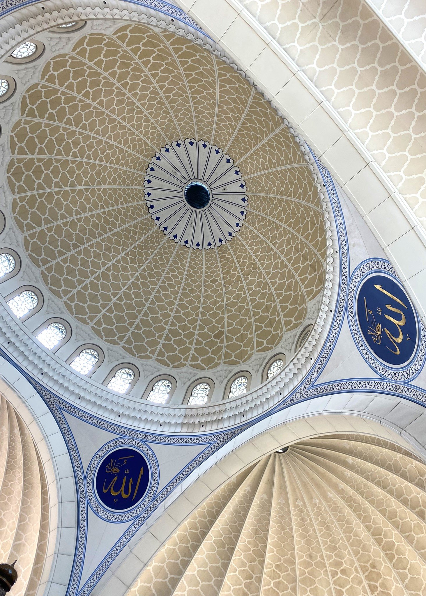 Masjid Wilayah Persekutuan, also known as the Federal Territory Mosque, is a stunning architectural masterpiece in Kuala Lumpur, inspired by Ottoman and traditional Malay styles. With its turquoise domes, grand courtyards and peaceful prayer halls, it offers a calm and spiritual experience away from the city crowds. Muslim travellers can join guided tours, admire intricate details and enjoy quiet moments of worship. The mosque is located near Publika and can easily be reached by Grab, making it a beautiful cultural stop for anyone exploring KL.