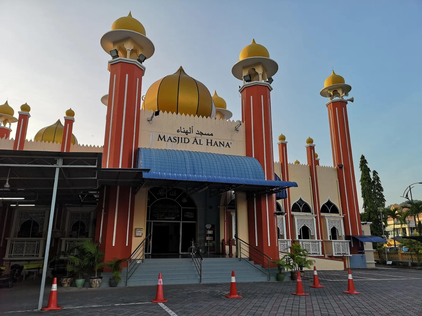 Masjid Al-Hana in Langkawi is one of the island’s main mosques, conveniently located in Kuah Town. The mosque offers a peaceful place for prayer and is easily accessible for Muslim travelers exploring Langkawi.