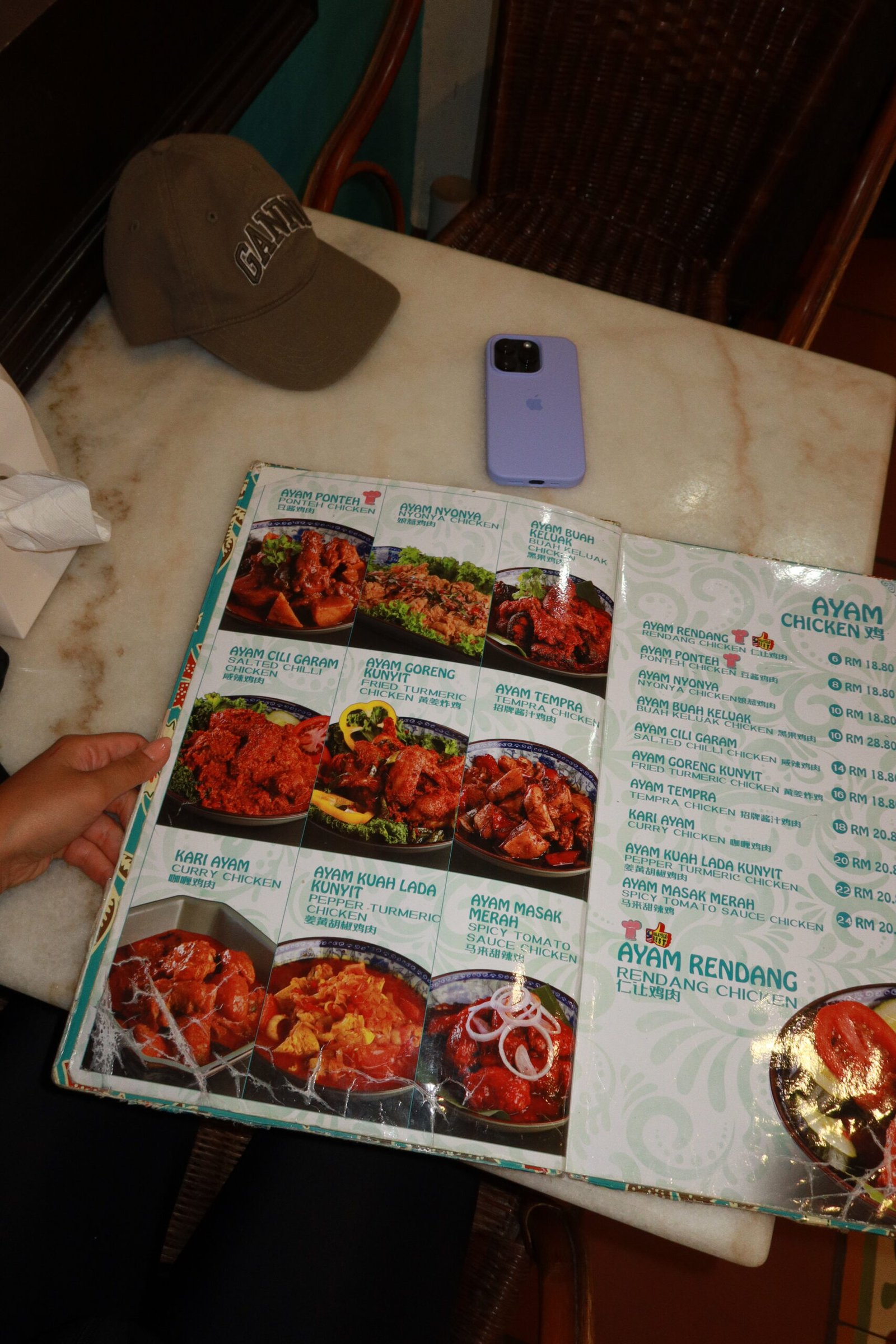 Malacca is famous for its rich Nyonya (Peranakan) cuisine, a unique blend of Malay and Chinese flavors. Traditional dishes include spicy Nyonya laksa, ayam pongteh (braised chicken with fermented soy), and colorful kuih desserts. For Muslim travelers, halal-certified and pork-free Nyonya restaurants are available in the city, especially near Jonker Street and the heritage center. Nyonya cuisine is a must-try culinary experience when visiting Malacca, offering authentic local flavors with halal-friendly options.