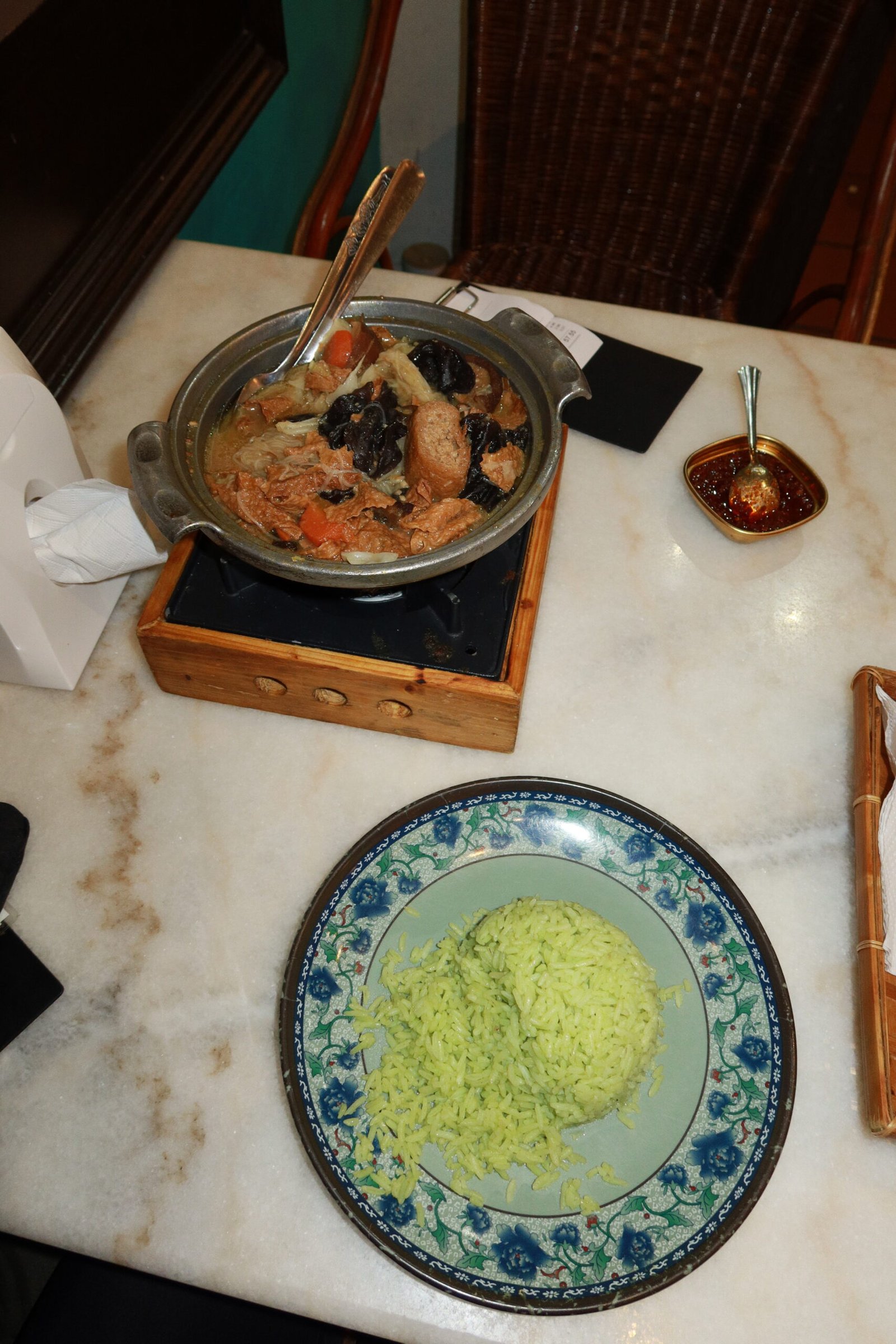 Malacca is famous for its rich Nyonya (Peranakan) cuisine, a unique blend of Malay and Chinese flavors. Traditional dishes include spicy Nyonya laksa, ayam pongteh (braised chicken with fermented soy), and colorful kuih desserts. For Muslim travelers, halal-certified and pork-free Nyonya restaurants are available in the city, especially near Jonker Street and the heritage center. Nyonya cuisine is a must-try culinary experience when visiting Malacca, offering authentic local flavors with halal-friendly options.