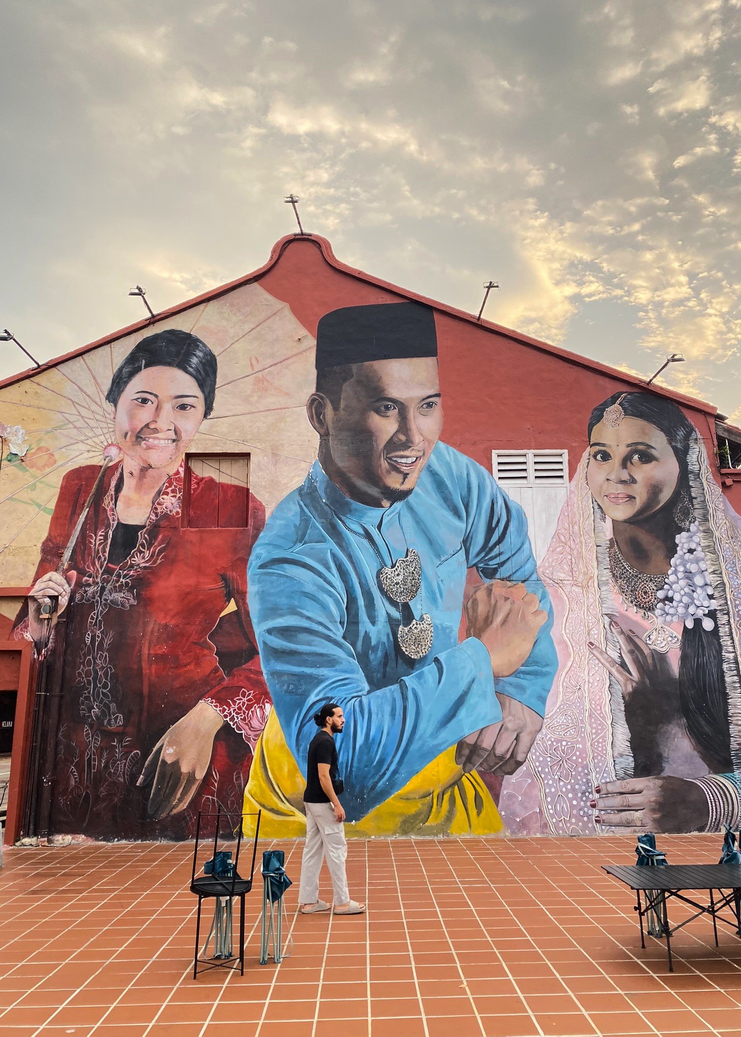 Things to do in Melaka include exploring its famous murals, which showcase vibrant street art and local history around Jonker Street and the old town. These colorful murals are a must-see for travelers interested in culture and photography. Nearby, you’ll find plenty of halal restaurants and Muslim-friendly facilities, making it a perfect stop for Muslim travelers. Discover the best things to do in Melaka with a mix of art, culture, and halal food.