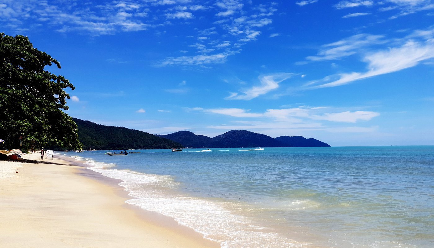 Batu Ferringhi is Penang’s most popular beach destination, known for its long sandy shoreline and relaxed resort atmosphere. Located along the island’s north coast, it’s ideal for sunbathing, watersports, and family-friendly beach stays. In the evening, the Batu Ferringhi Night Market offers shopping, street food, and souvenirs. With beachfront resorts, sea views, and easy access from George Town, Batu Ferringhi is perfect for a relaxing coastal escape in Penang.