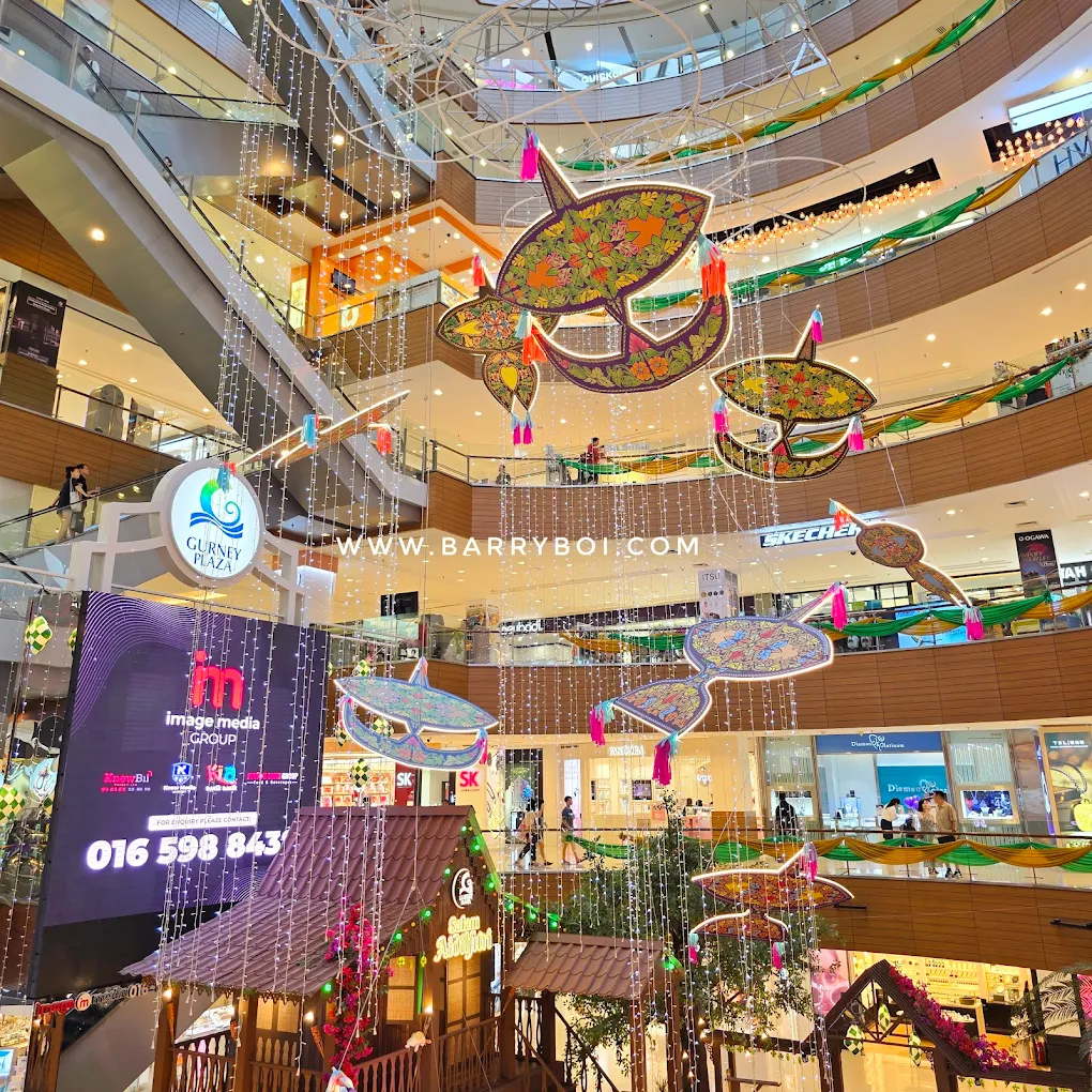 Gurney Plaza is one of the largest and most popular shopping malls in George Town. Located along the seafront at Gurney Drive, it offers international brands, local boutiques, entertainment options, and a wide range of dining outlets. The mall also features halal-friendly restaurants and cafés, making it a convenient stop for Muslim travelers looking to shop, dine, and relax in a modern setting while visiting Penang.