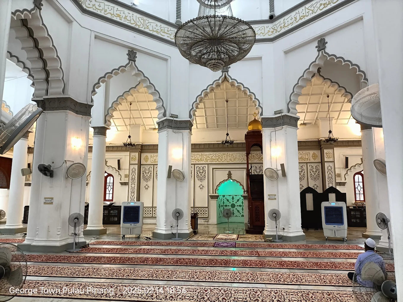 Kapitan Keling Mosque is one of the most iconic mosques in George Town. Built in the early 19th century by Indian Muslim traders, the mosque features beautiful Indo-Moorish architecture with a striking white dome and minaret. Located in the heart of the UNESCO heritage zone, it remains an active place of worship and an important symbol of Penang’s Islamic heritage. Visitors are welcome outside prayer times, making it a key landmark for Muslim travelers exploring George Town.