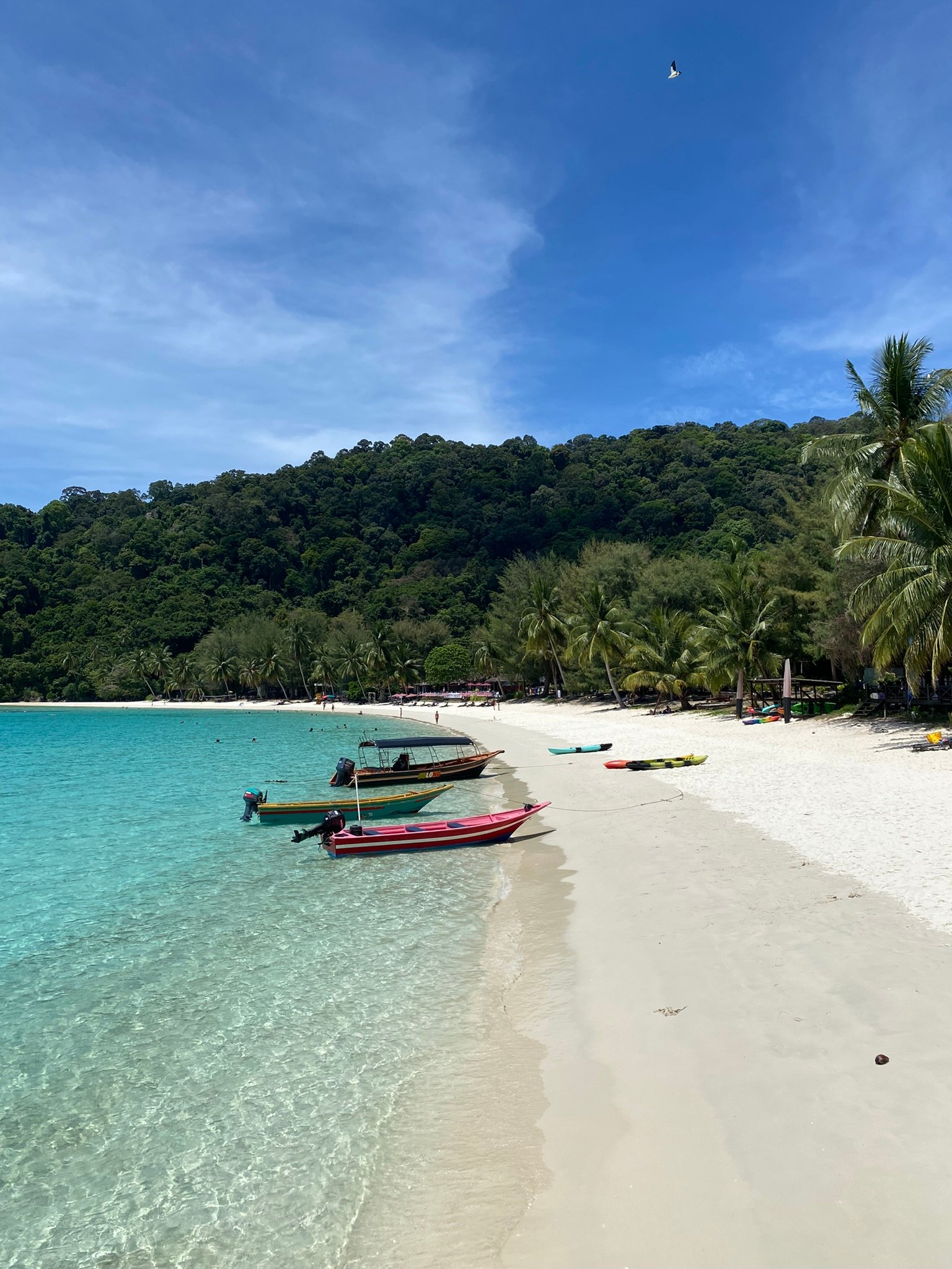 The Perhentian Islands are a tropical paradise off the northeast coast of Malaysia, known for crystal-clear waters, white sandy beaches, and vibrant coral reefs. The two main islands, Perhentian Kecil and Perhentian Besar, offer stunning snorkeling, diving, and relaxed beachfront stays. With halal food widely available and a laid-back island atmosphere, the Perhentian Islands are perfect for Muslim-friendly beach travel in Malaysia.