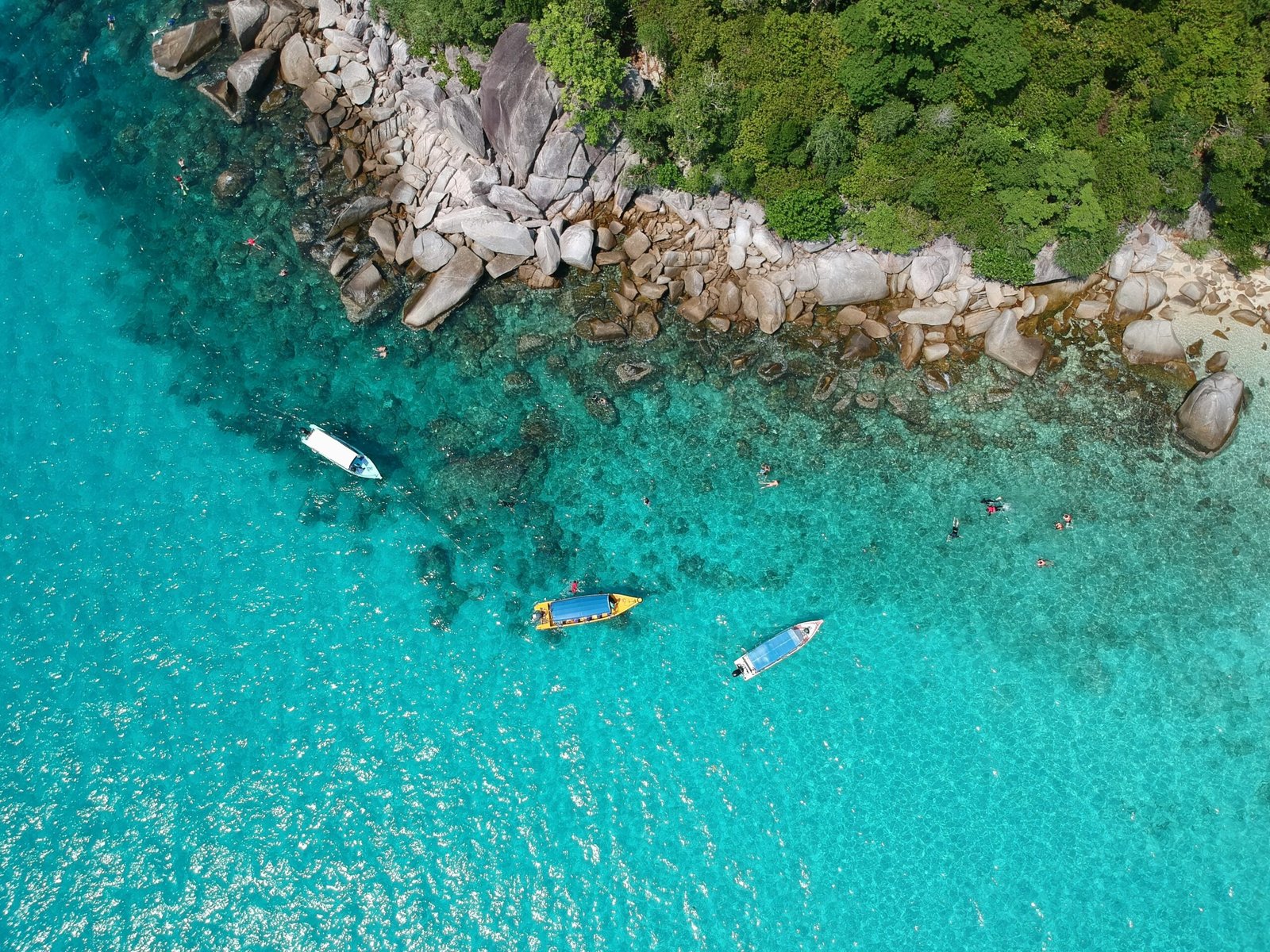 Kayaking in the Perhentian Islands is a relaxing way to explore the coastline at your own pace. Rentals are available on both Perhentian Kecil and Perhentian Besar, allowing visitors to paddle between quiet beaches and hidden coves. With calm, clear waters and scenic island views, kayaking is perfect for those looking for a peaceful yet active experience in this tropical paradise.
