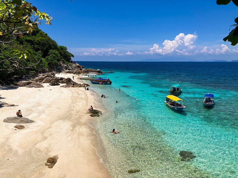 The Perhentian Islands are known for their beautiful beaches with white sand and crystal-clear water. Popular spots like Long Beach and Coral Bay offer excellent swimming, snorkeling, and stunning sunsets. As part of Malaysia, the islands are also a Muslim-friendly destination, with nearby halal food options and prayer facilities, making it easy for Muslim travelers to enjoy a relaxing tropical beach holiday.