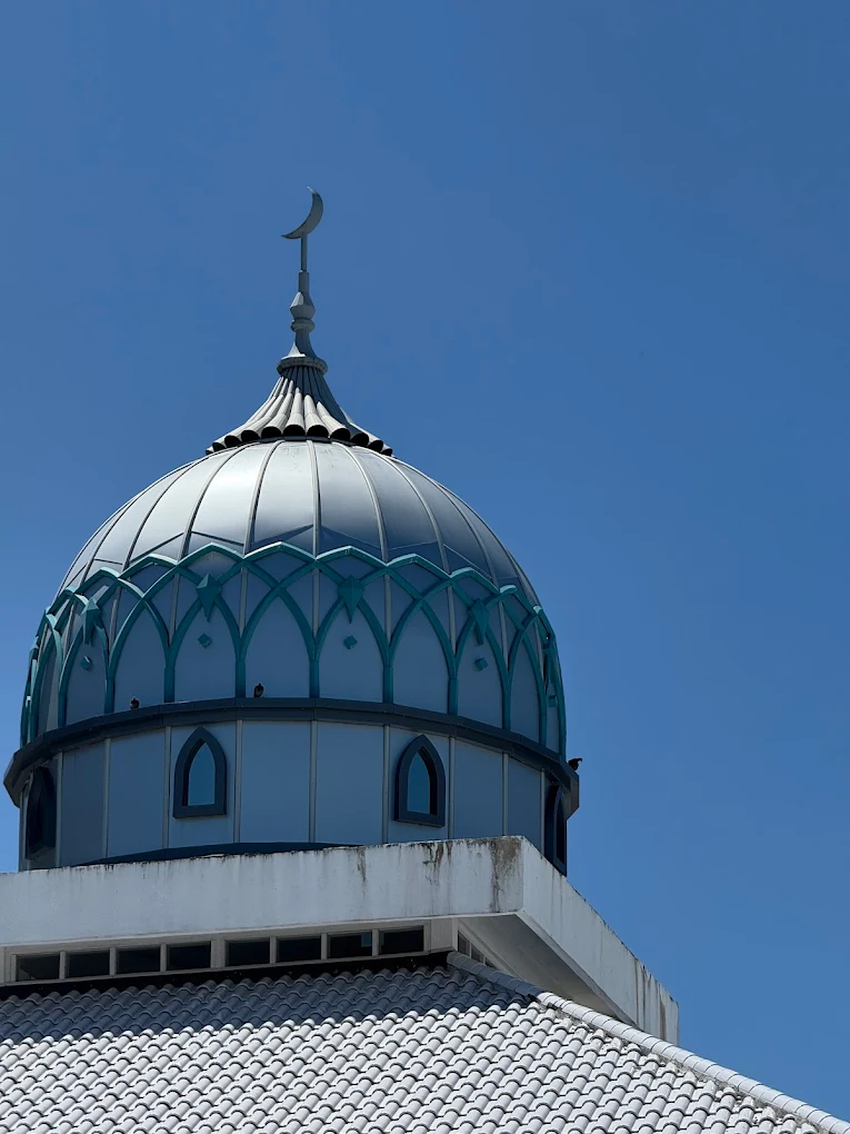 The Floating Mosque on Pulau Perhentian Kecil, officially known as Masjid Al‑Rahman Perhentian, is a small mosque built on pillars above the sea. It is located near the main jetty of the Perhentian Islands in Malaysia. The mosque is known for its peaceful setting and beautiful ocean views. Visitors often stop here to admire the architecture, take photos, or enjoy the calm atmosphere. For Muslim travelers, it is also an important place for daily prayers while visiting the Perhentian Islands.