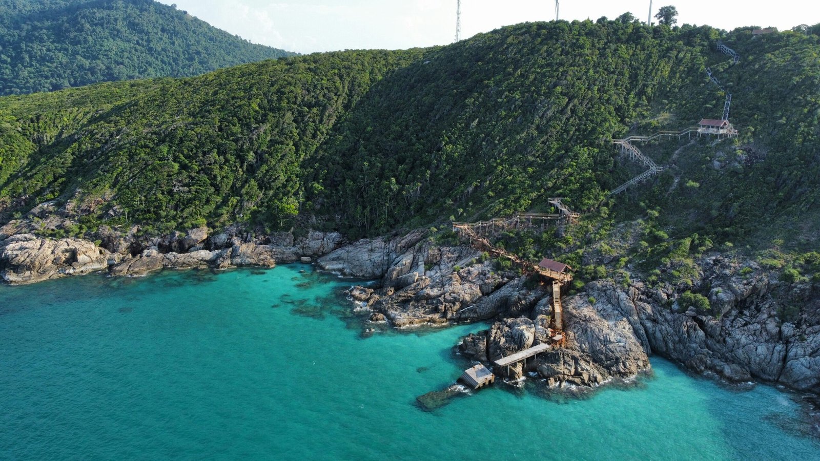 The Windmill viewpoint on Perhentian Kecil is one of the island’s best scenic spots. A short but steep jungle hike leads to an old wind turbine and a hilltop viewpoint overlooking turquoise waters and surrounding islands. It’s especially popular for sunrise and sunset views, offering panoramic photo opportunities. The Windmill trail is a must-do for travelers seeking both light adventure and stunning island scenery in the Perhentians.
