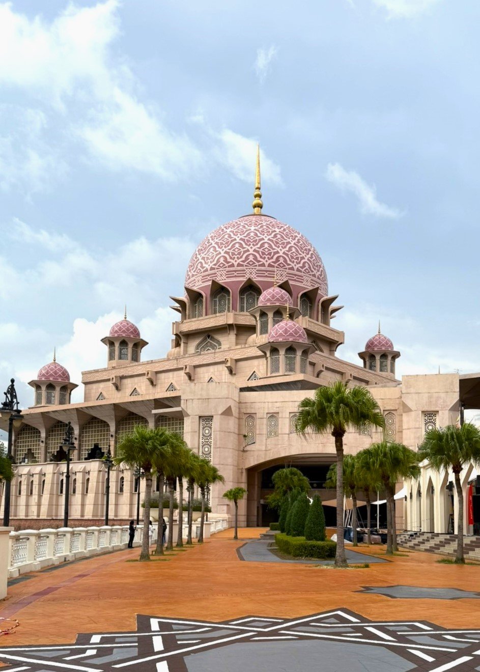 Putrajaya is Malaysia’s stunning administrative capital, known for its grand Islamic-inspired architecture, landscaped parks and serene lakes. Muslim travellers can explore iconic sites such as the pink-domed Putra Mosque, Masjid Tuanku Mizan Zainal Abidin and the photogenic Putrajaya Bridge. The city offers peaceful walking areas, family-friendly gardens and scenic boat cruises that showcase the skyline. Easily reached from Kuala Lumpur by train, bus or Grab, Putrajaya is a perfect day trip for those seeking culture, nature and tranquil Islamic surroundings.