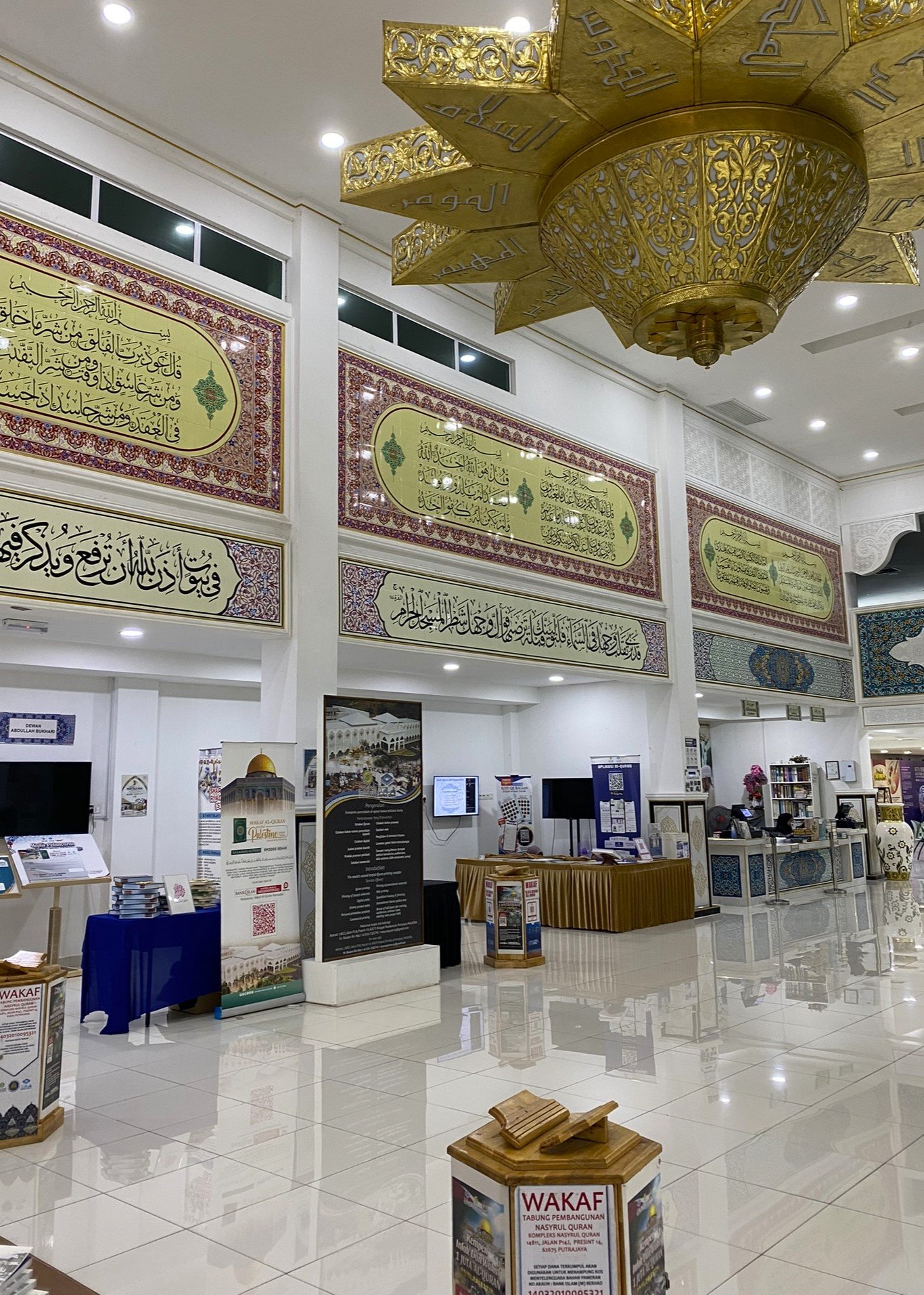 Putrajaya is Malaysia’s stunning administrative capital, known for its grand Islamic-inspired architecture, landscaped parks and serene lakes. Muslim travellers can explore iconic sites such as the pink-domed Putra Mosque, Masjid Tuanku Mizan Zainal Abidin and the photogenic Putrajaya Bridge. The city offers peaceful walking areas, family-friendly gardens and scenic boat cruises that showcase the skyline. Easily reached from Kuala Lumpur by train, bus or Grab, Putrajaya is a perfect day trip for those seeking culture, nature and tranquil Islamic surroundings.