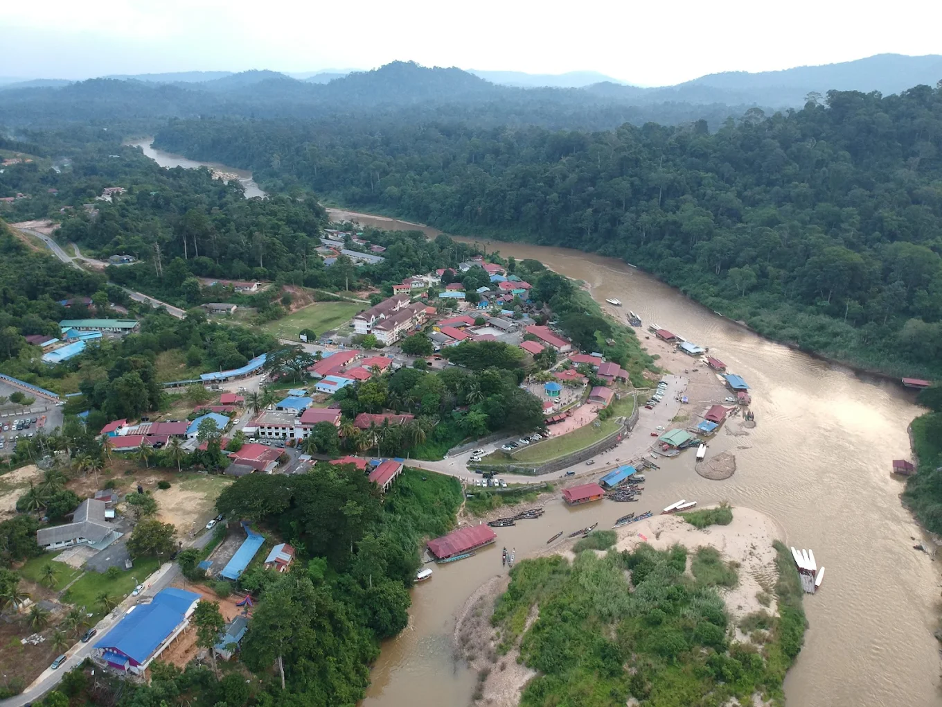 Jungle trekking in Taman Negara offers breathtaking views, wildlife encounters, and a peaceful halal travel experience in Malaysia.