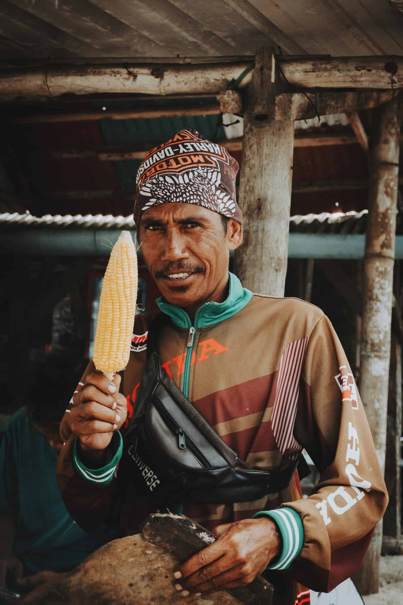 Experience the culture of the Sasak people in Lombok—from traditional villages and handicrafts to local cuisine and daily Muslim life. A must for those seeking authentic, halal-friendly cultural experiences in Lombok.