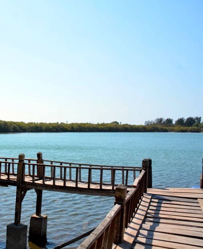 Visit the Salt Lake of Gili Meno, a hidden gem in Lombok perfect for halal-friendly travel. Surrounded by nature, this शांत spot offers a peaceful escape away from the crowds. Ideal for couples, families, or solo travelers, the salt lake is a great place to relax, enjoy the scenery, and experience the quieter side of the Gili Islands.