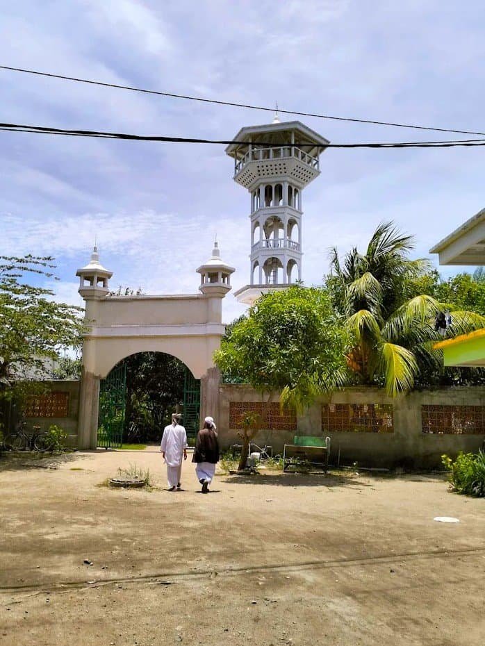 Mosque Gili Islands: Where to Find a Masjid Looking for a mosque on the Gili Islands? Each island offers a masjid for daily prayers. On Gili Trawangan and Gili Air, mosques are centrally located and easy to reach, while Gili Meno has a smaller mosque for visitors. The Gili Islands near Lombok are known for their Islamic culture, making it easy to find prayer facilities. The call to prayer is heard across the islands, helping Muslim travelers stay on schedule. Finding a mosque or masjid on the Gili Islands is simple, ensuring a comfortable halal travel experience.