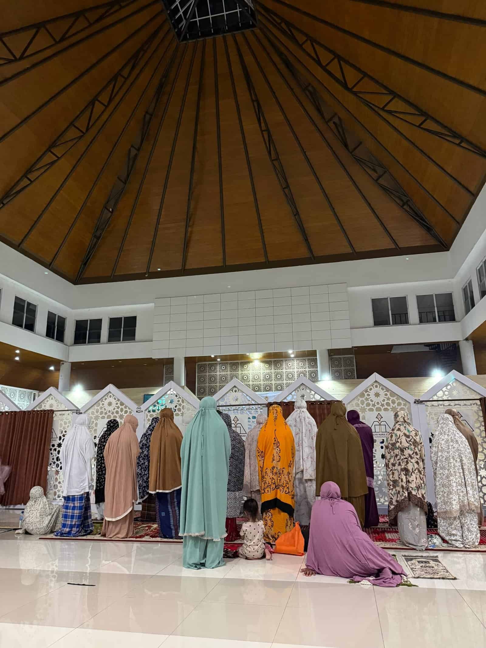 Kuta Lombok Mosque: Where to Find a Masjid Looking for a mosque in Kuta Lombok? This popular beach destination offers several masjid options for daily prayers, especially near the town center. The main mosque in Kuta Lombok is centrally located and within walking distance of many hotels, restaurants, and beaches. You’ll also find smaller neighborhood masjid around the area, making it easy to pray wherever you stay. Kuta Lombok combines beautiful beaches with a strong Islamic culture, ensuring Muslim travelers can easily find mosques and prayer facilities. The call to prayer is heard regularly, helping you stay on schedule during your trip. Finding a mosque or masjid in Kuta Lombok is simple, making it a convenient destination for halal travel.