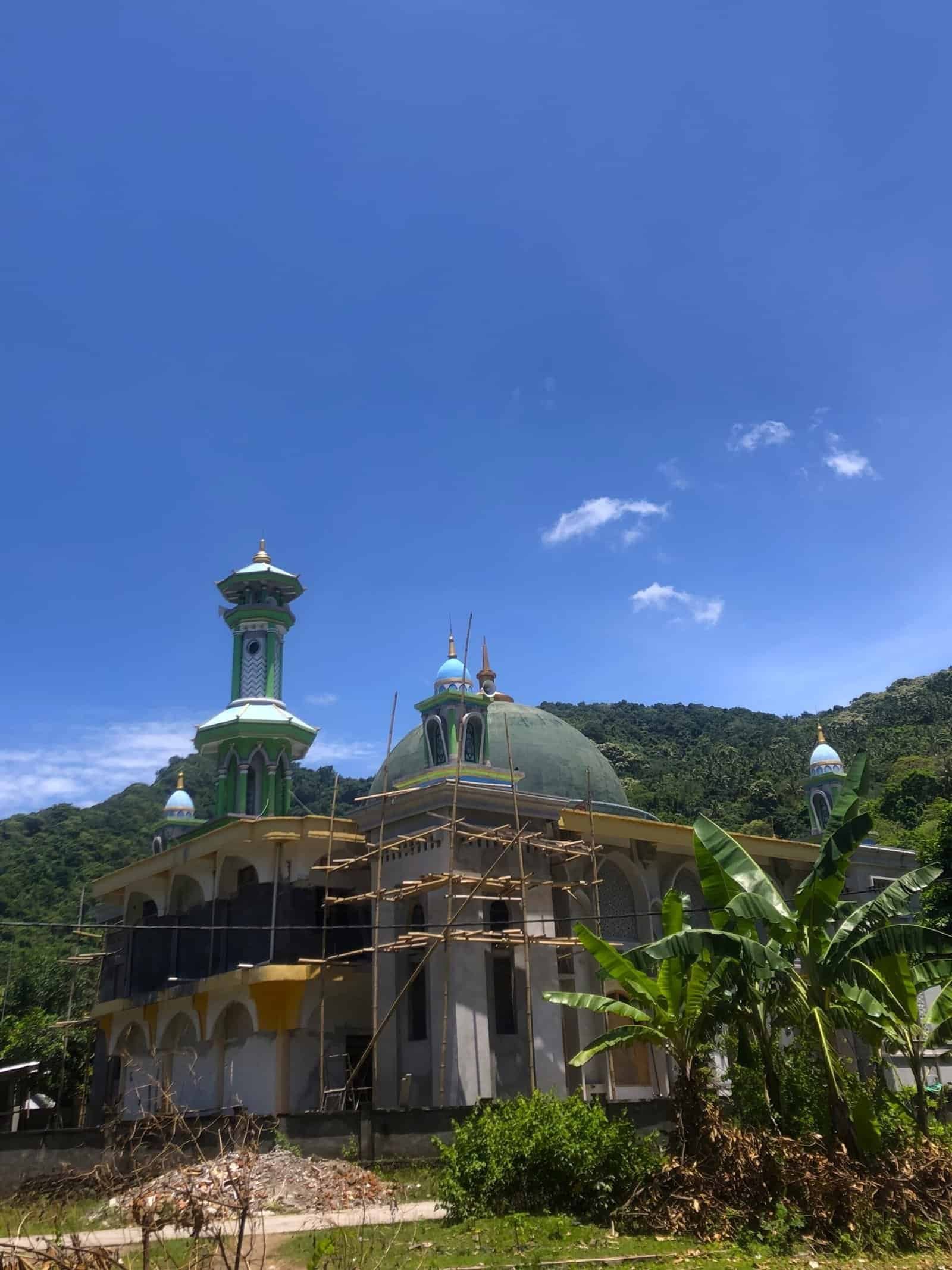 Mosque Lombok: Where to Find a Masjid Looking for a mosque in Lombok? The island is known for its strong Islamic culture and is often called the “Island of a Thousand Mosques.” You’ll find a masjid in almost every village, making it easy to perform daily prayers wherever you stay. From large central mosques in cities like Mataram to smaller neighborhood masjid across the island, prayer facilities are always nearby. The call to prayer is heard throughout Lombok, helping Muslim travelers stay connected to their الصلاة schedule. Finding a mosque or masjid in Lombok is simple, making it an ideal destination for halal travel in Indonesia.