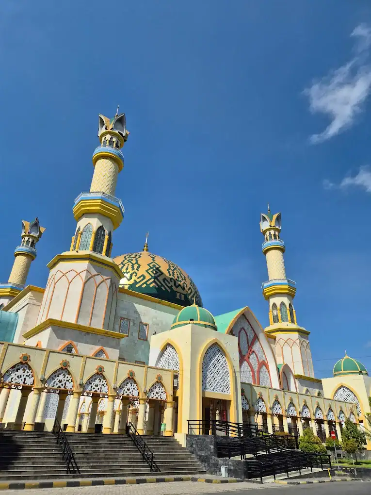 Islamic Center Lombok: Main Mosque & Masjid for Prayer The Islamic Center in Lombok, known as the Islamic Center NTB, is the largest mosque on the island and a key landmark in Mataram. This grand masjid features impressive architecture and a tall minaret offering panoramic views of the city. Located in the capital, the Islamic Center is easily accessible and serves as a central place for daily prayers, الجمعة (Friday prayer), and religious events. It is one of the most important mosques in Lombok, reflecting the island’s strong Islamic identity. If you’re looking for a major mosque or masjid in Lombok, the Islamic Center NTB is a must-visit for both worship and cultural experience.