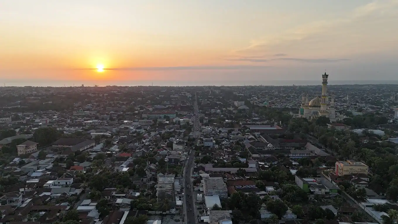 Explore Mataram, the vibrant capital of Lombok. Discover the best things to do in Mataram, from local markets and mosques to shopping and halal dining, offering an authentic yet modern city experience.
