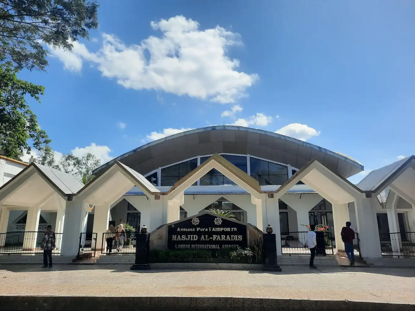 Mosque Lombok: Where to Find a Masjid Looking for a mosque in Lombok? The island is known for its strong Islamic culture and is often called the “Island of a Thousand Mosques.” You’ll find a masjid in almost every village, making it easy to perform daily prayers wherever you stay. From large central mosques in cities like Mataram to smaller neighborhood masjid across the island, prayer facilities are always nearby. The call to prayer is heard throughout Lombok, helping Muslim travelers stay connected to their الصلاة schedule. Finding a mosque or masjid in Lombok is simple, making it an ideal destination for halal travel in Indonesia.