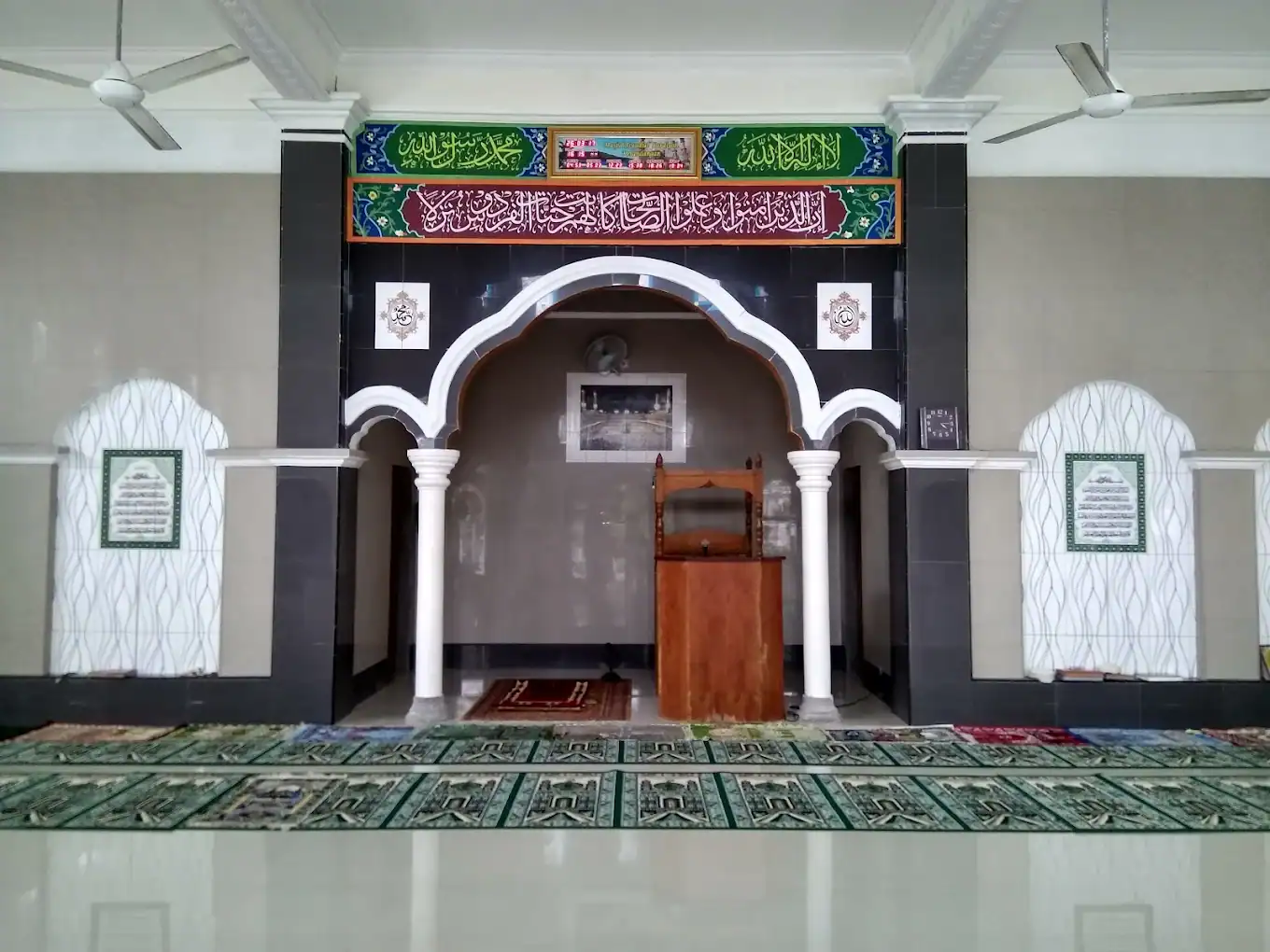 Mosque Lombok: Where to Find a Masjid Looking for a mosque in Lombok? The island is known for its strong Islamic culture and is often called the “Island of a Thousand Mosques.” You’ll find a masjid in almost every village, making it easy to perform daily prayers wherever you stay. From large central mosques in cities like Mataram to smaller neighborhood masjid across the island, prayer facilities are always nearby. The call to prayer is heard throughout Lombok, helping Muslim travelers stay connected to their الصلاة schedule. Finding a mosque or masjid in Lombok is simple, making it an ideal destination for halal travel in Indonesia.