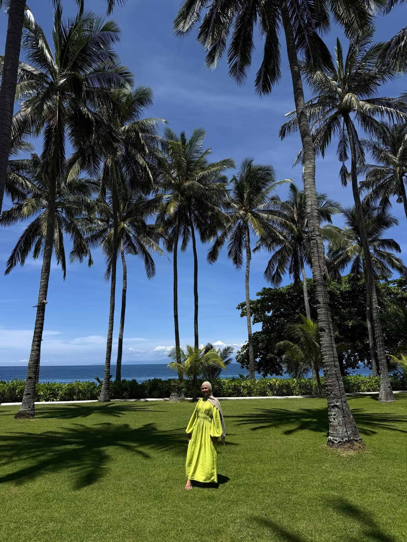 Senggigi in Lombok is a peaceful coastal destination with beautiful beaches and stunning sunsets. Located in Indonesia, it’s ideal for Muslim-friendly travel, with halal food, mosques, and comfortable family resorts nearby.