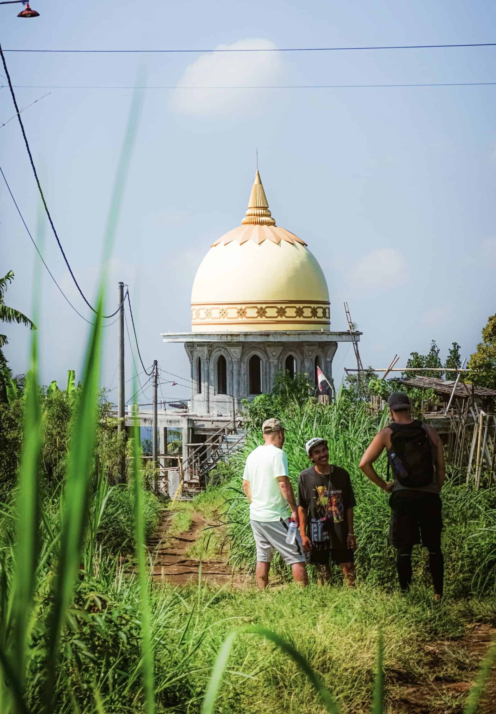 Discover Tetebatu in Lombok, a hidden gem for halal travel in Asia. Surrounded by rice fields and waterfalls, this peaceful village offers halal food, local mosques, and authentic Muslim-friendly stays. Experience nature, culture, and tranquility in Tetebatu—perfect for a relaxing halal getaway in Indonesia.