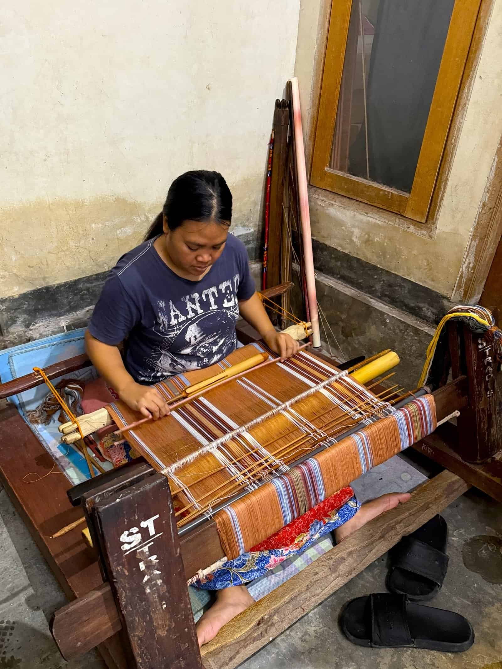Discover Tetebatu in eastern Lombok—a lush, peaceful escape known for rice terraces, waterfalls, and authentic Sasak culture. One of the best things to do in Lombok, Tetebatu offers a relaxing, halal-friendly experience surrounded by nature.