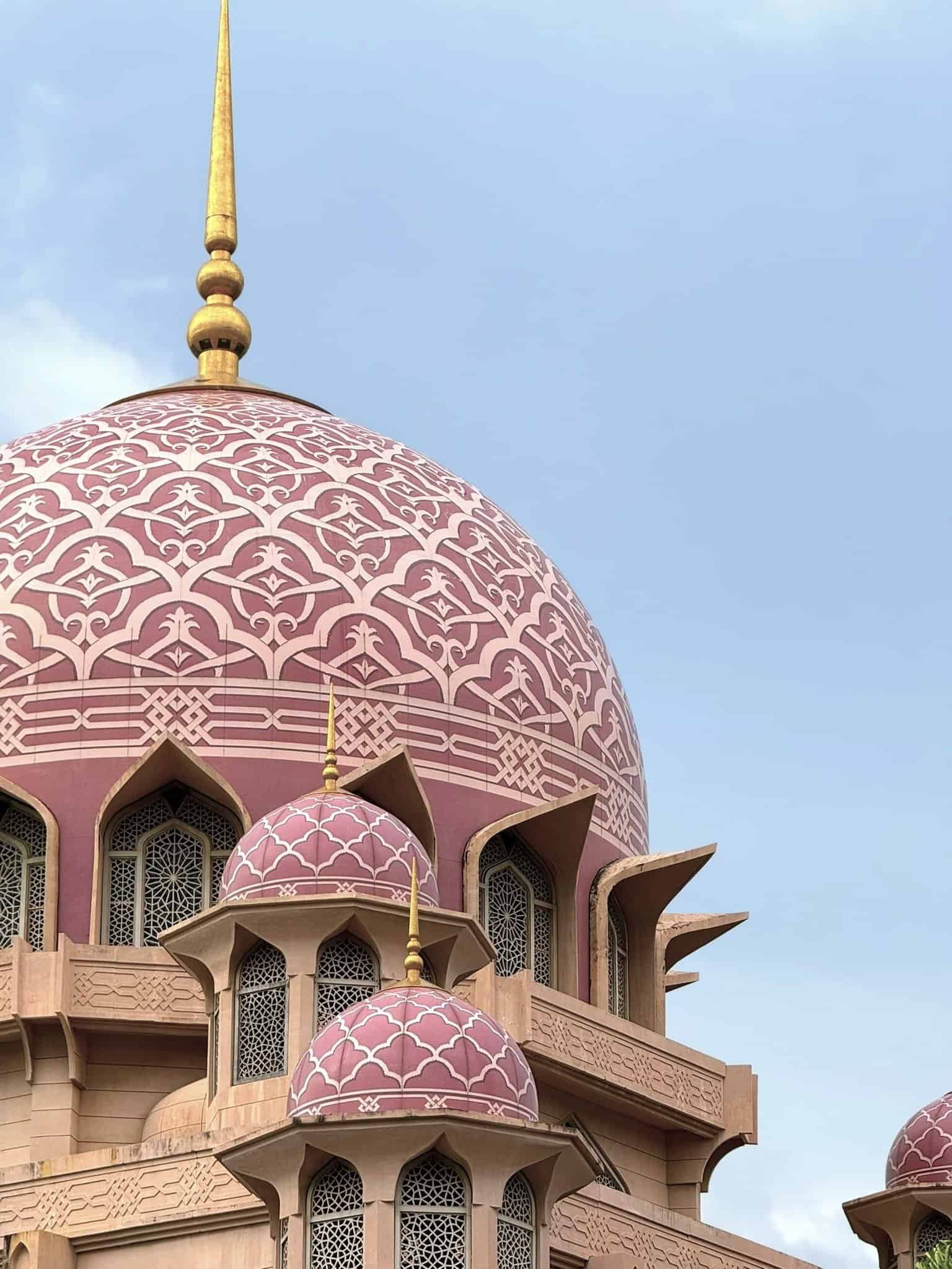 This Malaysia itinerary is perfect for Muslim travelers looking for halal food, mosques, and diverse experiences. Explore vibrant Kuala Lumpur, visit iconic landmarks like the Petronas Twin Towers, Batu Caves, and historic mosques. Continue to the cool highlands of Cameron Highlands for tea plantations and nature, then relax on the beaches of Langkawi, known for its halal restaurants and beautiful islands. With easy transportation, prayer facilities everywhere, and rich Islamic heritage, Malaysia is one of the best halal-friendly destinations in Southeast Asia.