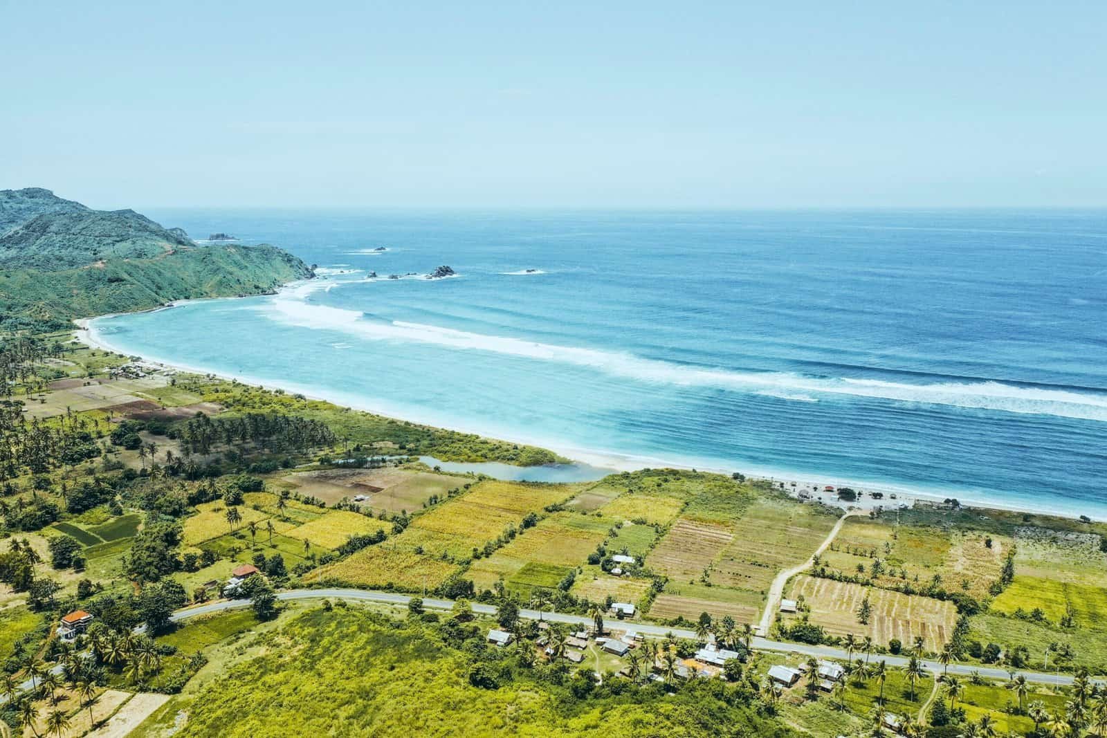 Explore Lombok, Indonesia, a rising destination for halal travel in Asia. With beautiful beaches, peaceful nature, and easy access to halal food, mosques, and Muslim-friendly accommodations, Lombok offers a comfortable and worry-free experience. From Mount Rinjani to the Gili Islands, enjoy a perfect mix of relaxation and adventure while staying true to your values. Discover halal-friendly Lombok for your next getaway.