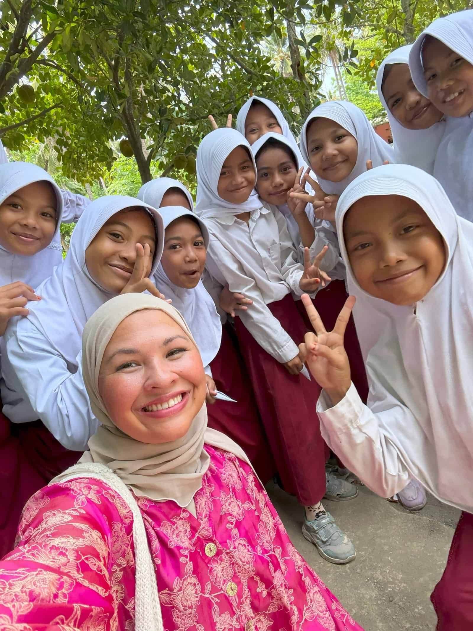Hijrah Lombok is a Muslim-friendly community in southern Lombok where families and individuals have settled to live a more faith-centered lifestyle. In this guide, we share what Hijrah Lombok is, what life is like there, who it may be suitable for, and practical tips based on our own experience living on Lombok.